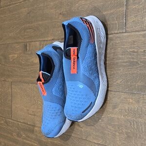 Men's New Balance laceless running shoes in light blue size 10.5
